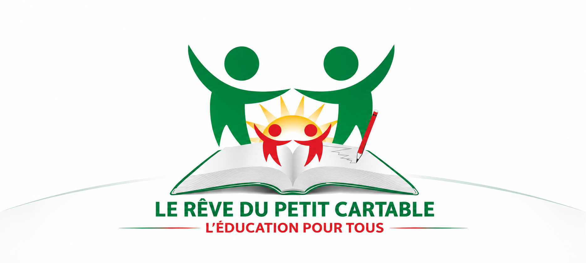 Moniratou Sawadogo remettant un kit scolaire lors d’une distribution